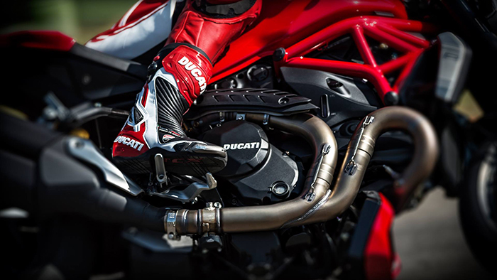 Ducati Monster 1200 R rearsets