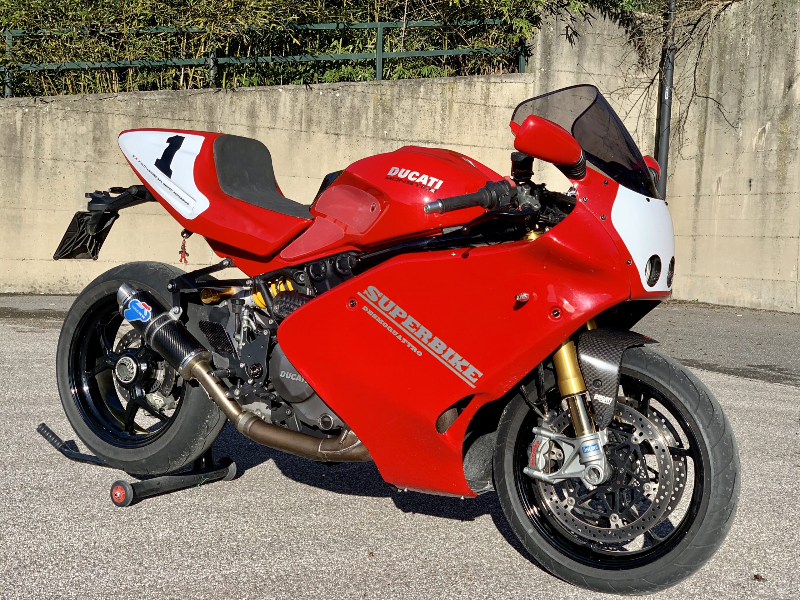 Custom Ducati Monster mixed with Ducati 900SS
