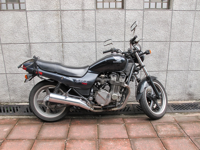 Meet Soichiro :: The Custom 1991 Honda Nighthawk Brat