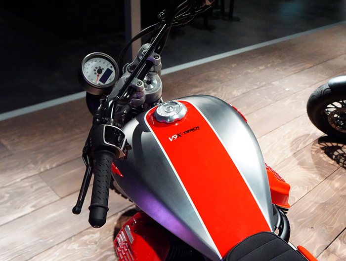 Moto Guzzi V9 X-Track tank