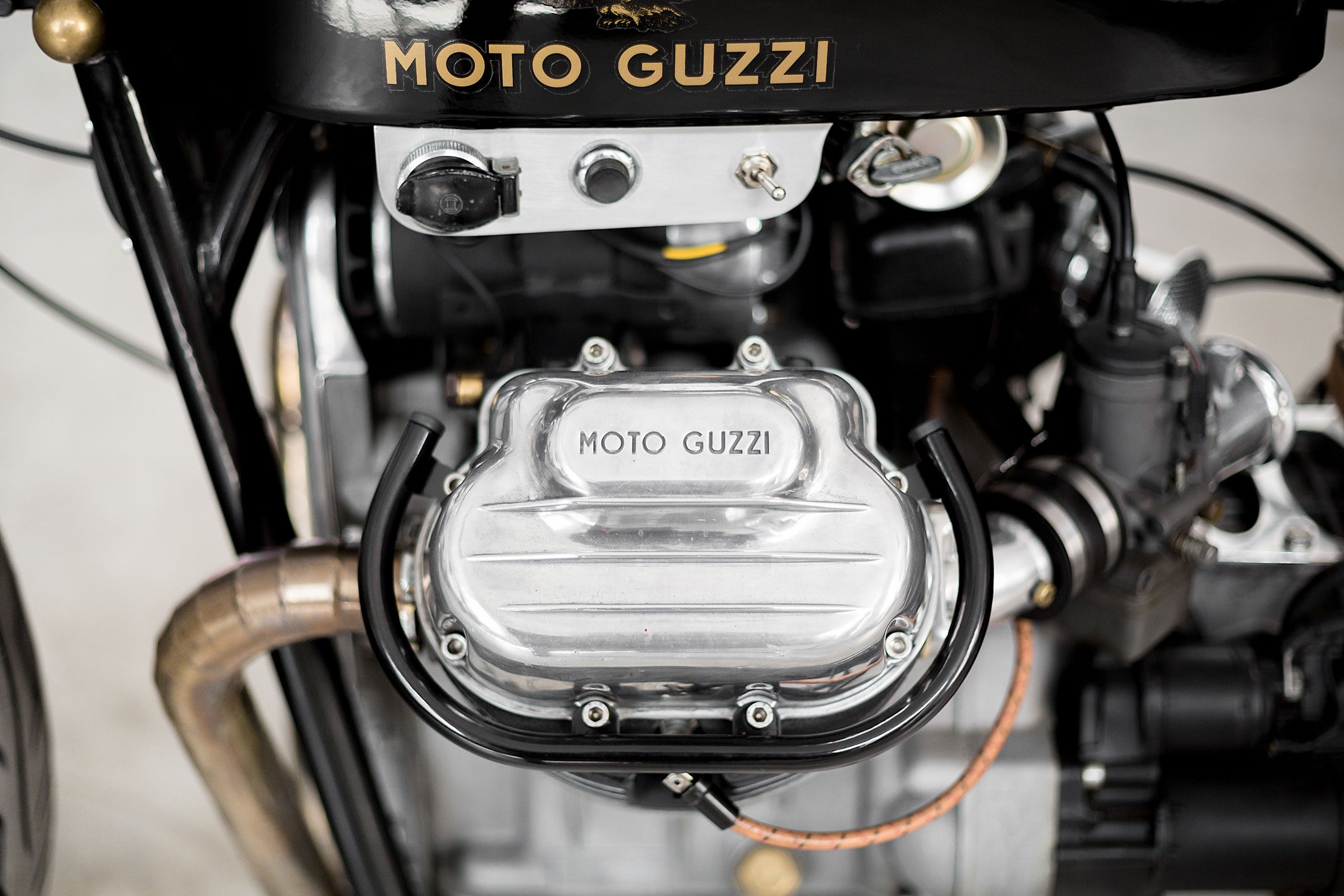 Route Fiere, vintage Moto Guzzi V7 engine