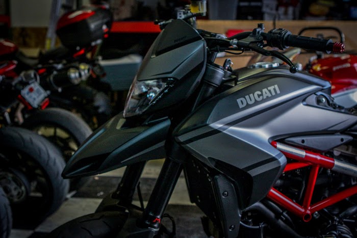 Ducati Hypermotard SP custom graphics