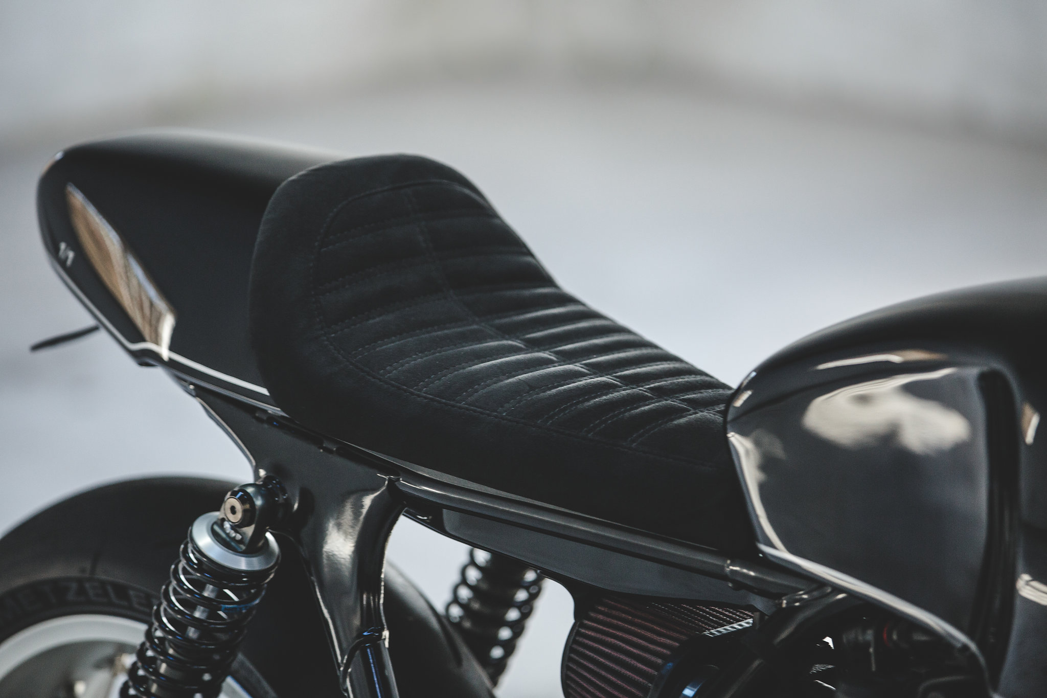 Thruxtom R custom seat by deBolex