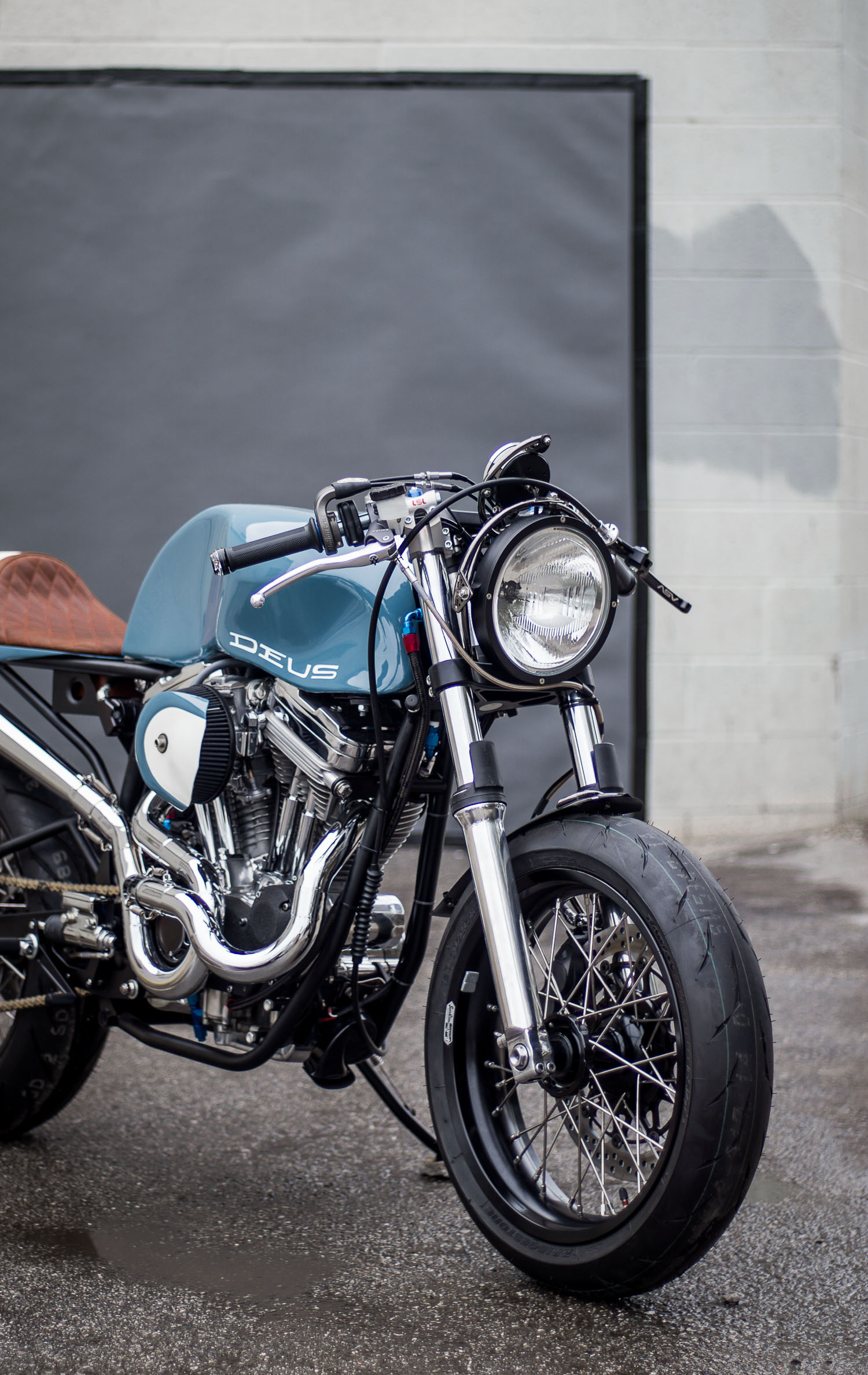 Harley cafe racer by Deus Ex Machina