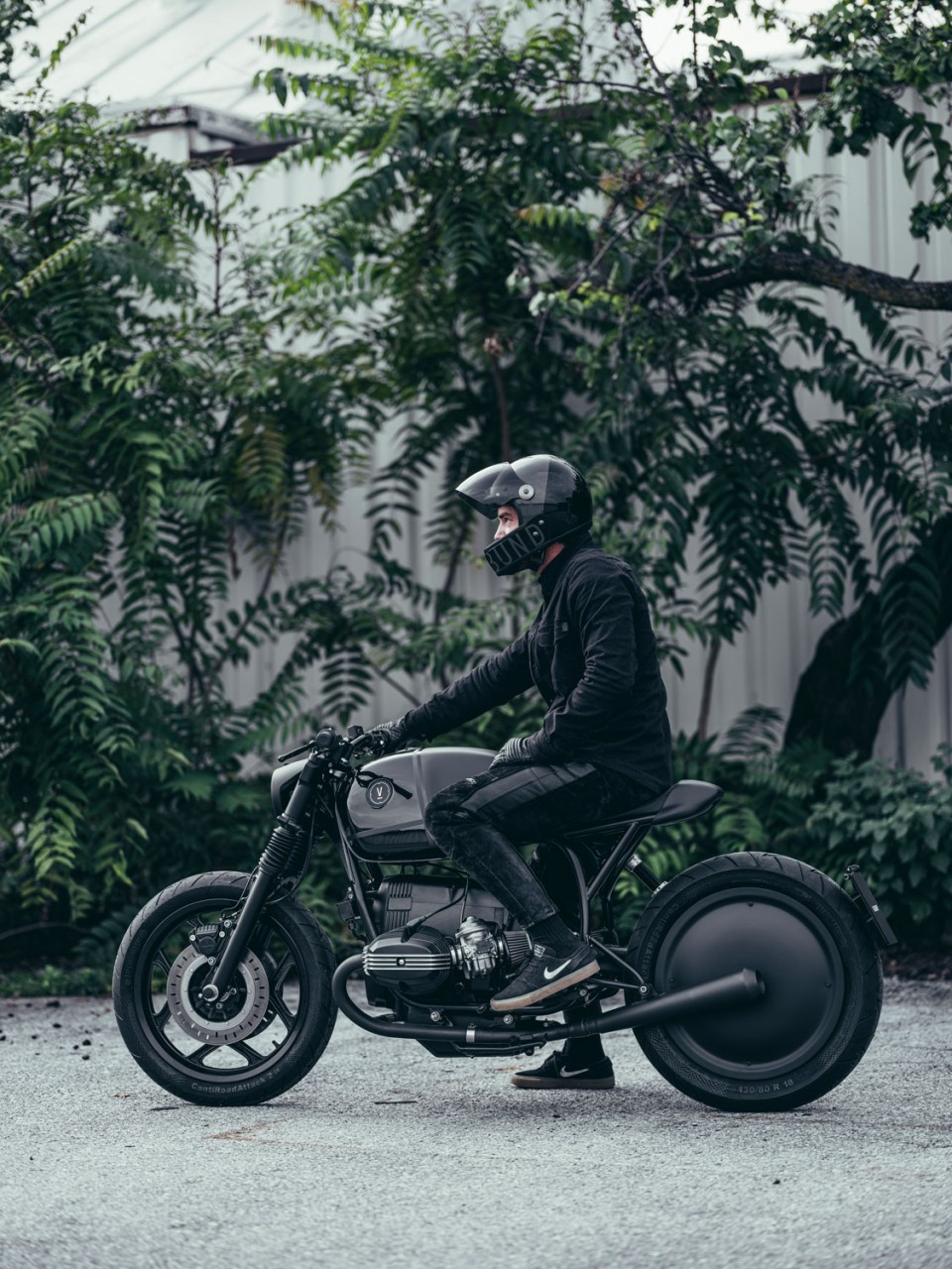 Vagabund V12 BMW R100RT cafe racer with rider