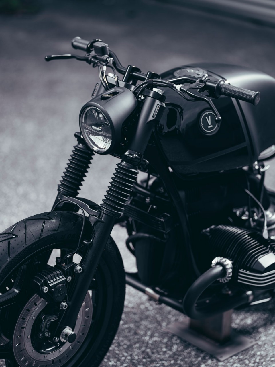 custom BMW cafe racer motorcycle - Vagabund Moto