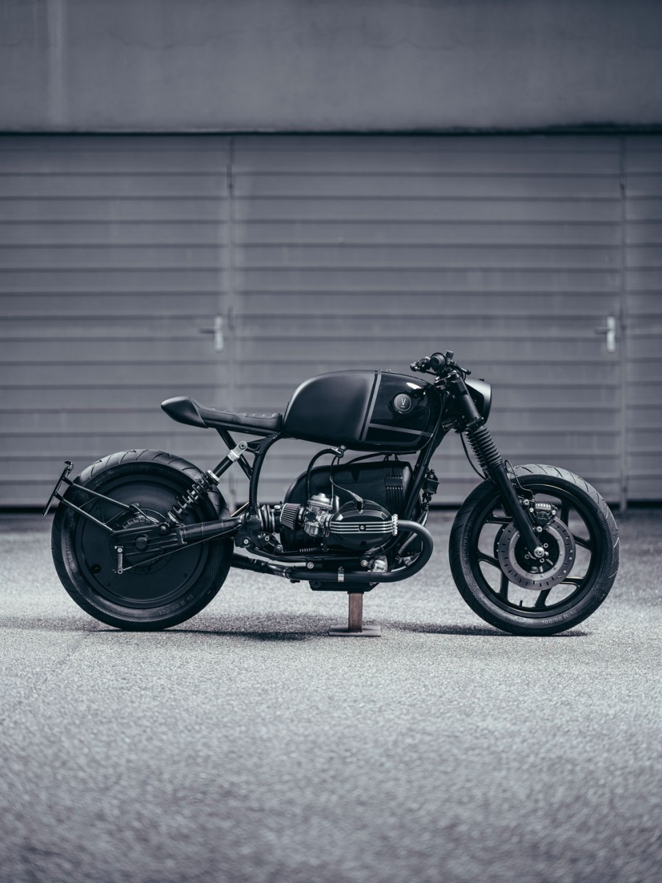 Vagabund V12 BMW R100RT cafe racer side profile