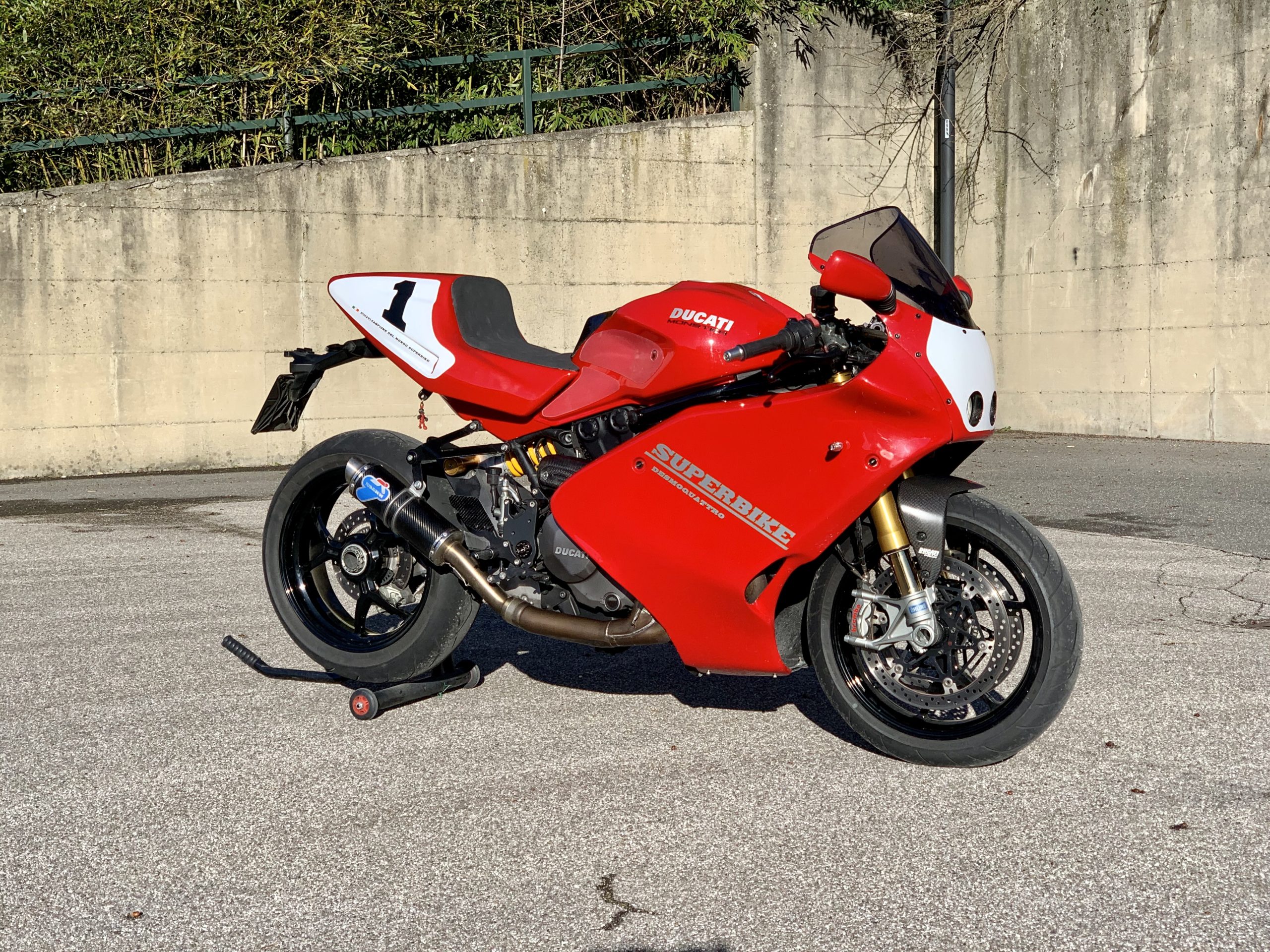 Custom Ducati Monster mixed with Ducati 900SS