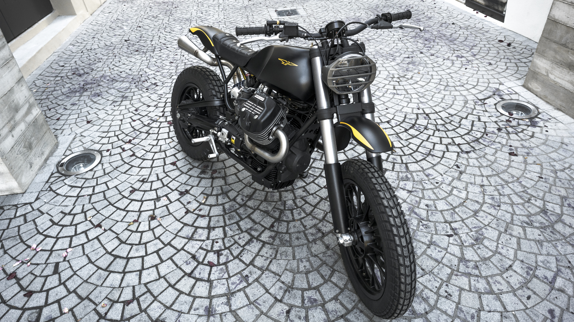 Moto Guzzi V9 Scrambler by Moto Studio