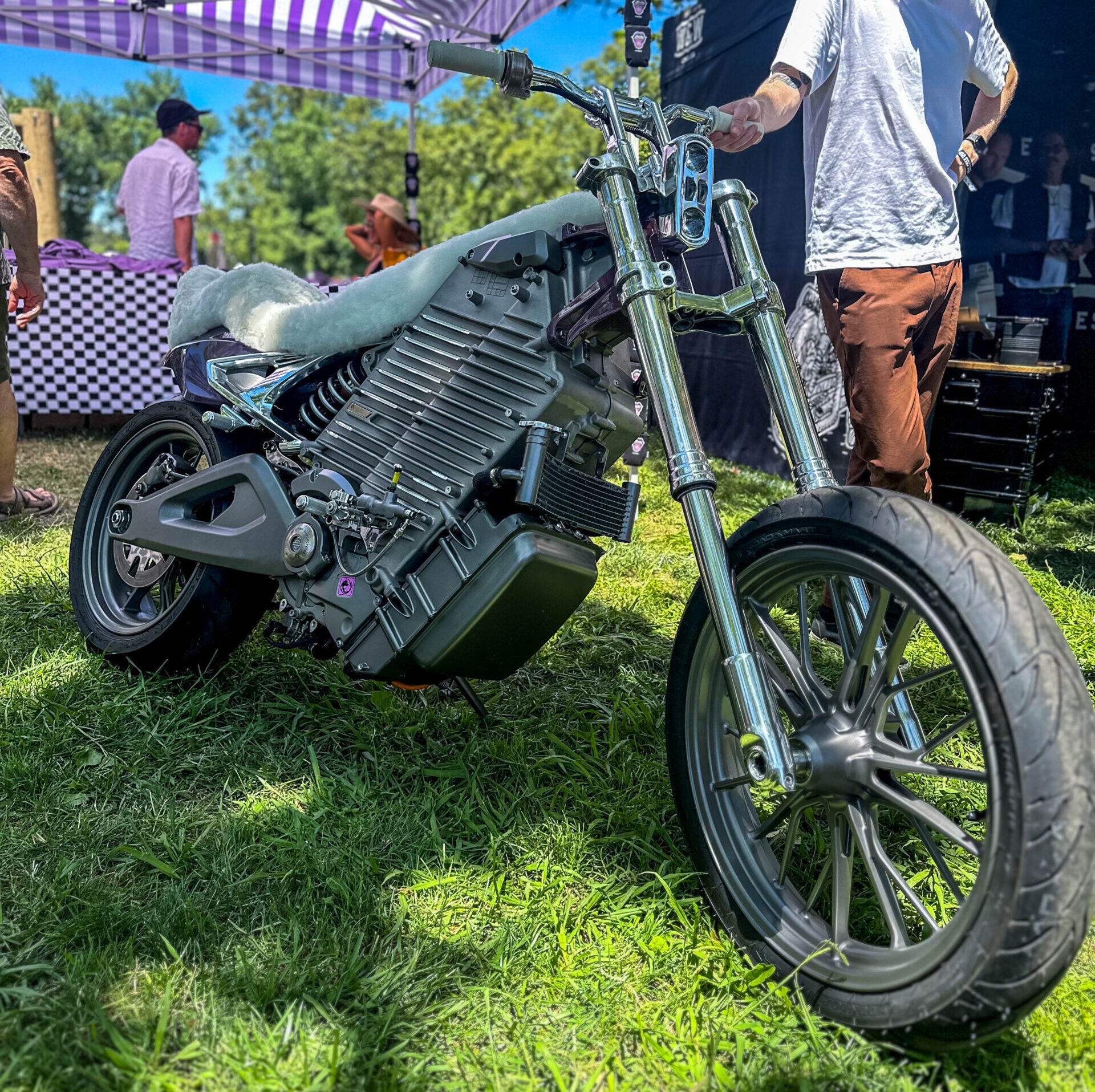 Electric chopper 'S2 FURHOLLAND' by Livewire at Born Free 15