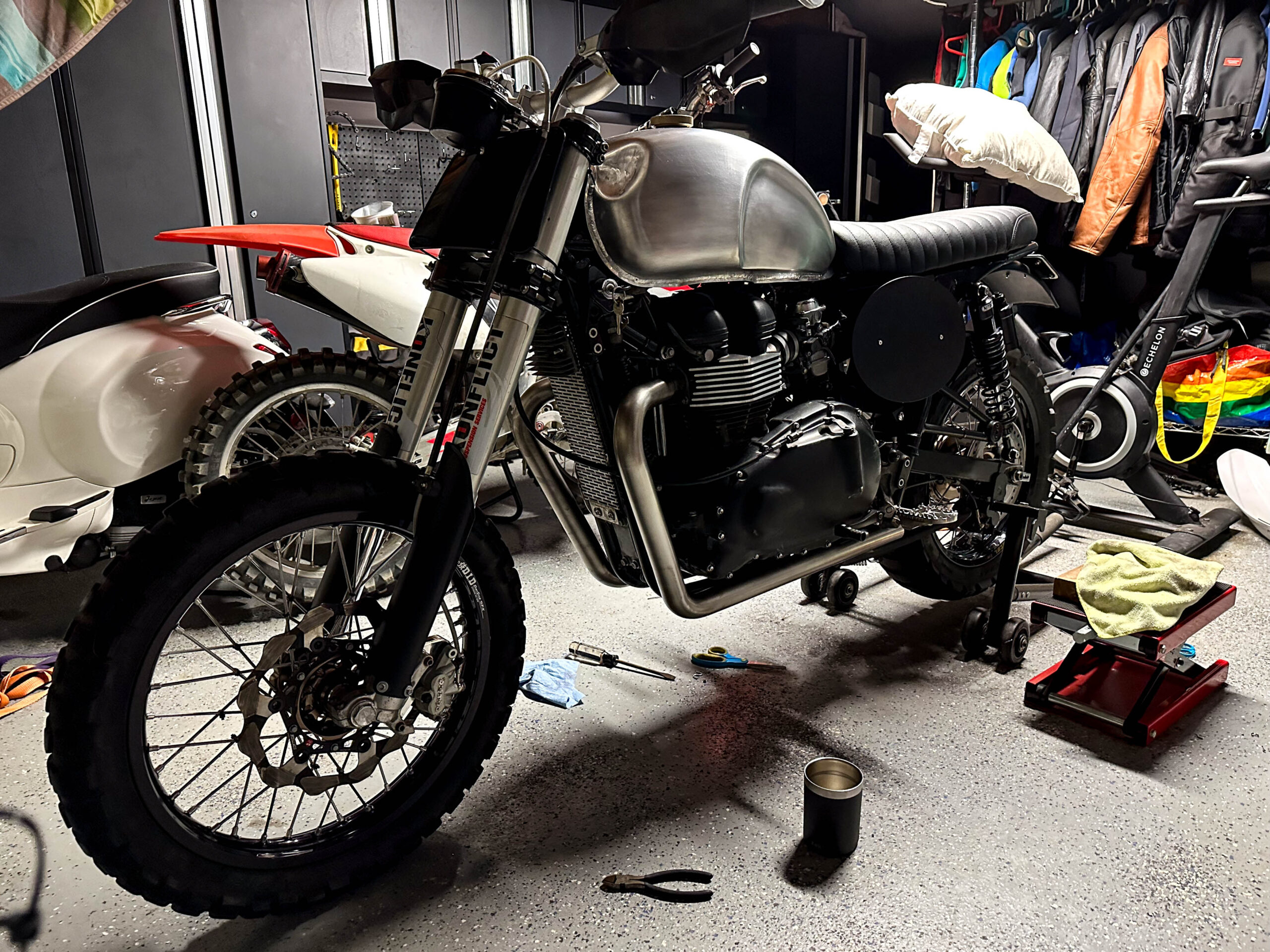 Bullitt OG2 tank update. Custom Triumph desert sled by Pat Flynn of The Bullitt