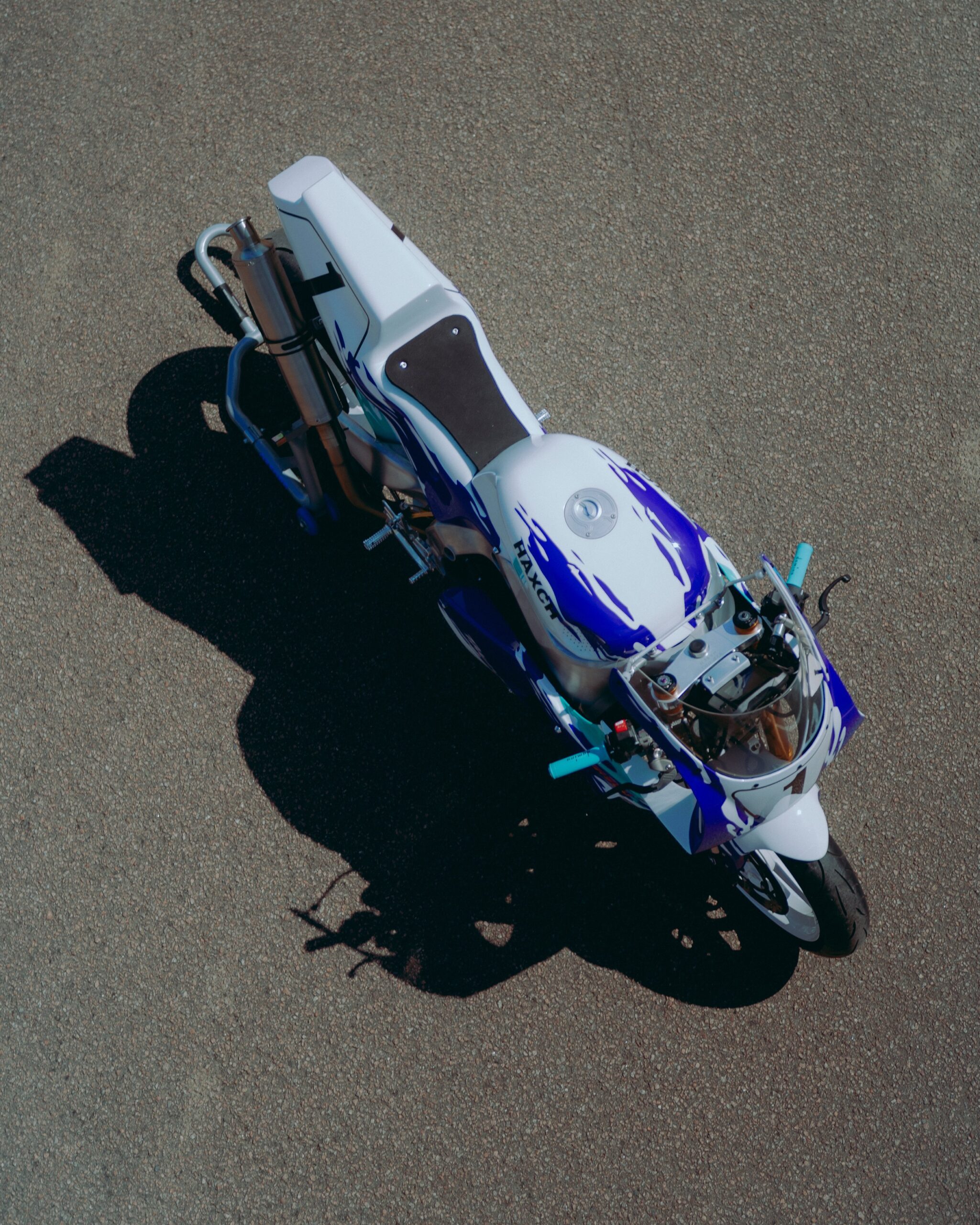 Haxch Moto custom XZR900 Thunderbolt with hand-formed bodywork